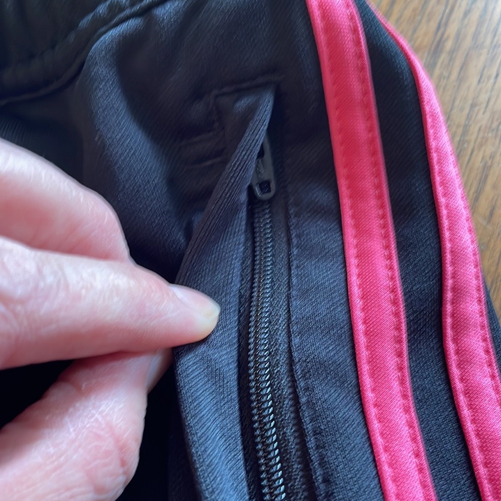 Adidas pants size small - Picture 4 of 10